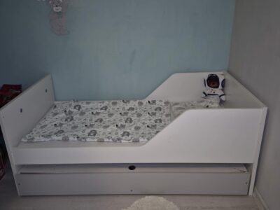 Átalakítható kiságy ráccsal, matraccal (0-8 éves korig)